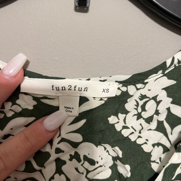 Fun2Fun Green and White Floral Top - Picture 2 of 2